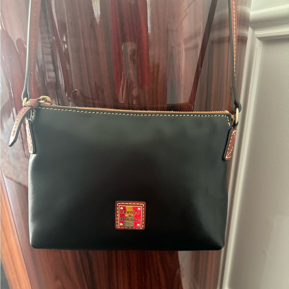Dooney and Bourke Crossbody penny bag..